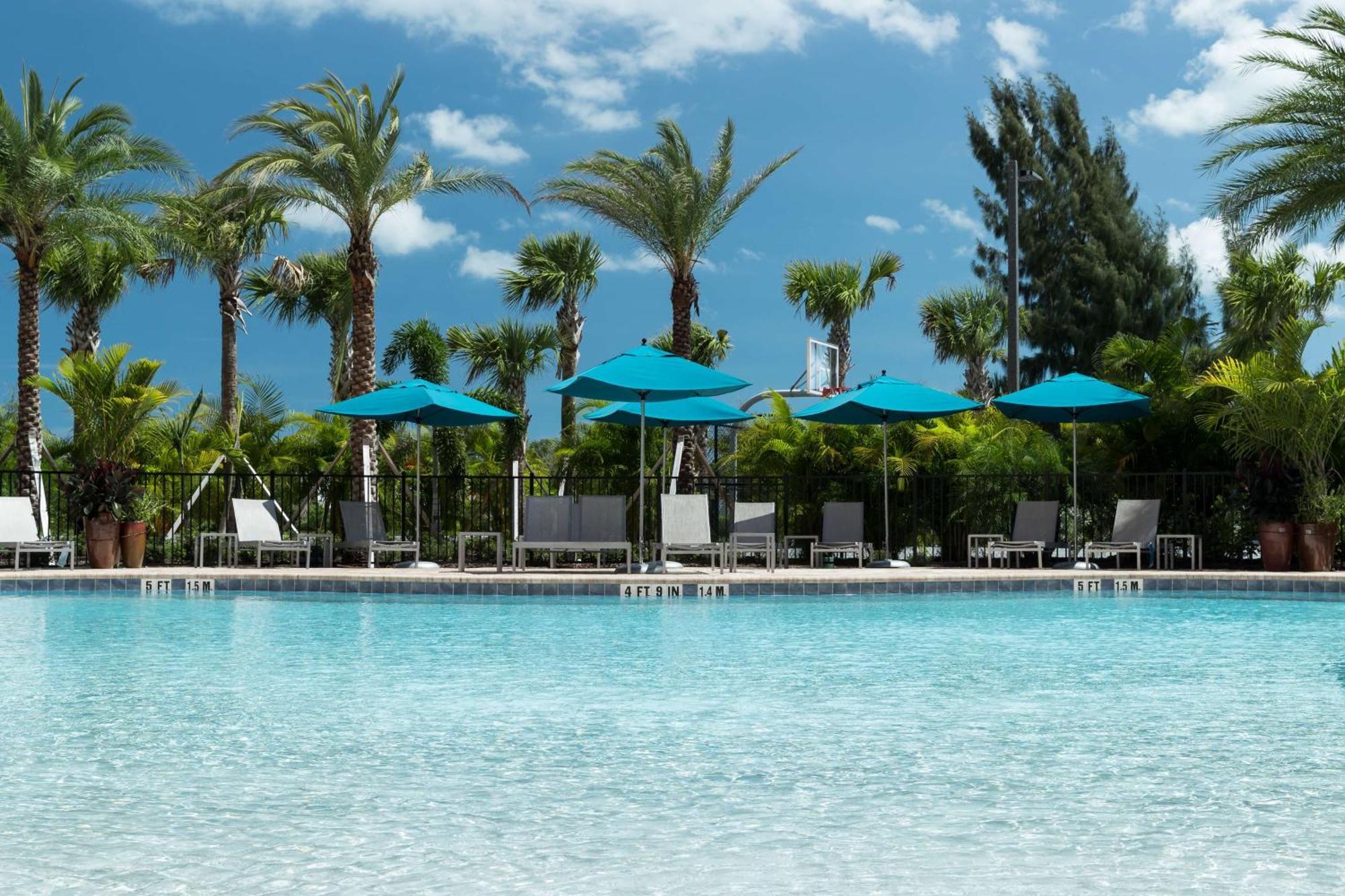 Hampton & Cruise Port, Fl Hotel